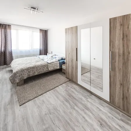 Next To Gondola. Cosy & Elegant 2 Bedroom In Neon Complex