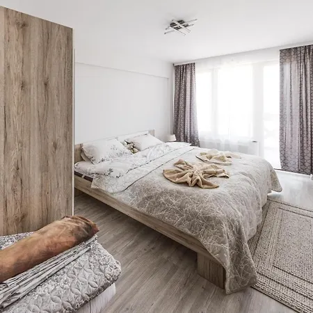 Next To Gondola. Cosy & Elegant 2 Bedroom In Neon Complex Apartamento