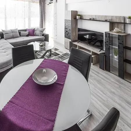 Next To Gondola. Cosy & Elegant 2 Bedroom In Neon Complex * Bansko