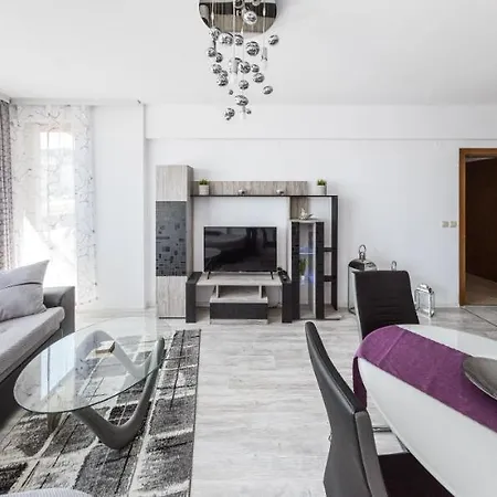 Next To Gondola. Cosy & Elegant 2 Bedroom In Neon Complex Bansko